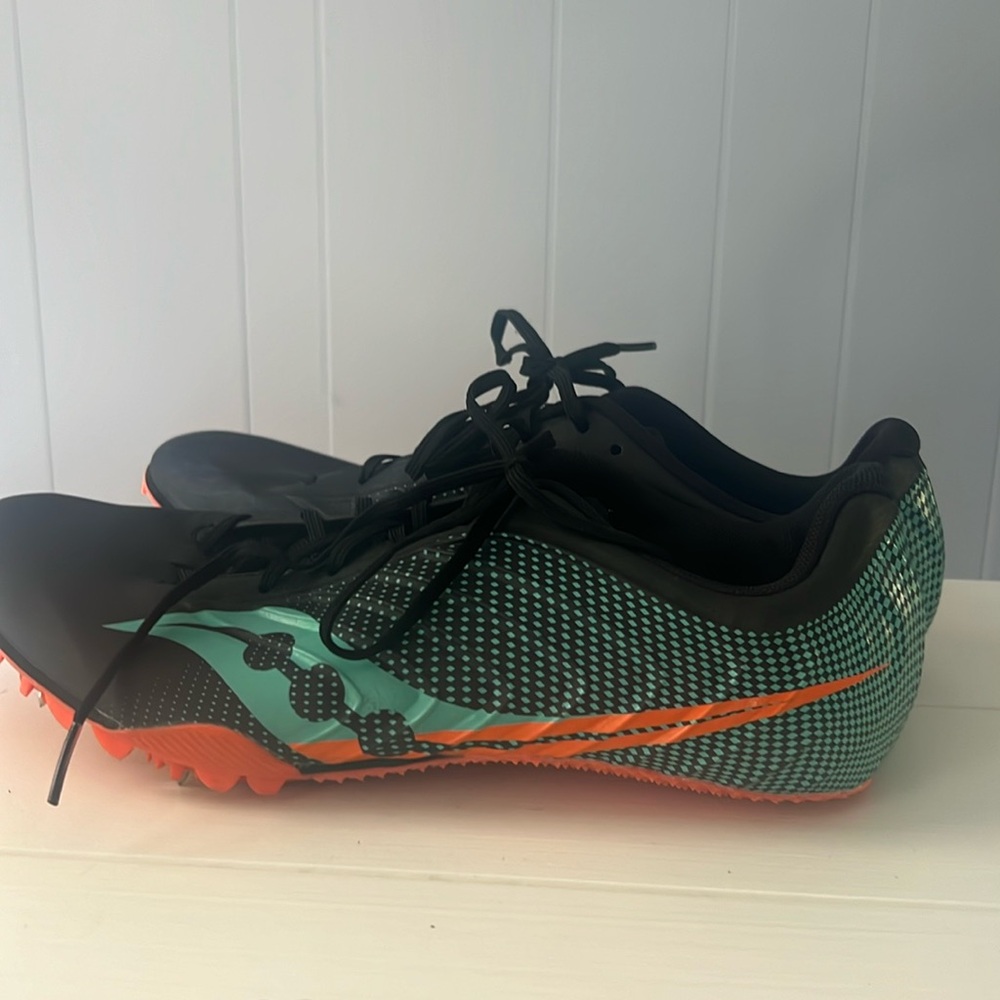 Women’s Spitfire Size 8 Saucony track spikes